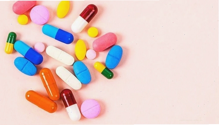 Bác sĩ tư vấn phương pháp điều trị mụn bọc