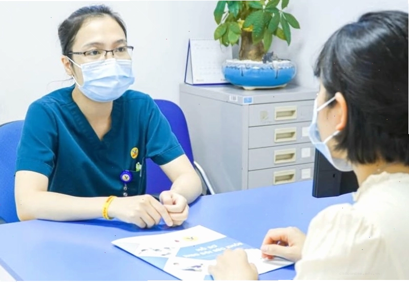Chị em nên chủ động thăm khám và điều trị với bác sĩ chuyên khoa khi có dấu hiệu nghi ngờ bệnh