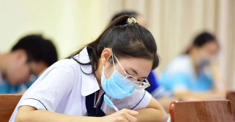Đề thi tuyển sinh lớp 10 môn Toán 2025 TP HCM: Phân tích và hướng dẫn giải