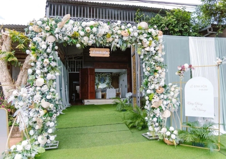 Điểm danh các mẫu decor cổng cưới đẹp, ấn tượng cho ngày trọng đại
