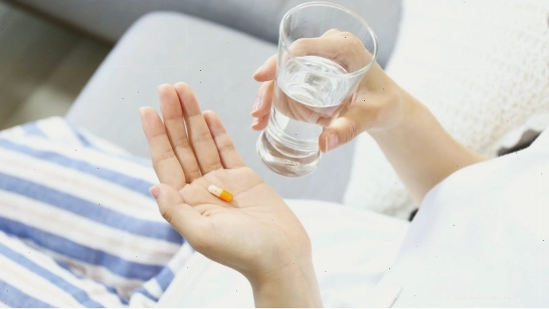 Hình ảnh minh họa các loại thuốc hỗ trợ chức năng gan, nhấn mạnh rằng chúng không thể thay thế cho việc điều trị nguyên nhân gốc rễ của bệnh