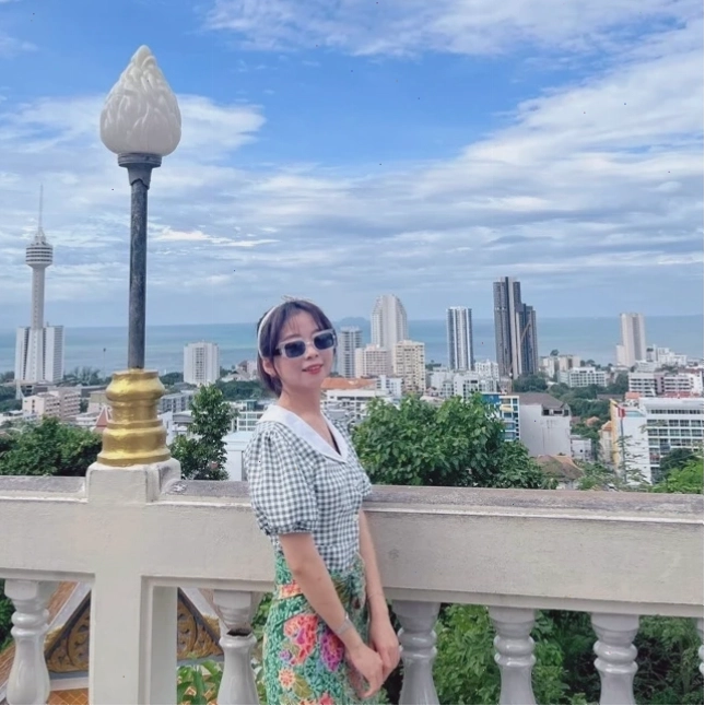 Hình ảnh minh họa về hiện tượng nháy mắt ở nam giới, với biểu tượng đôi mắt