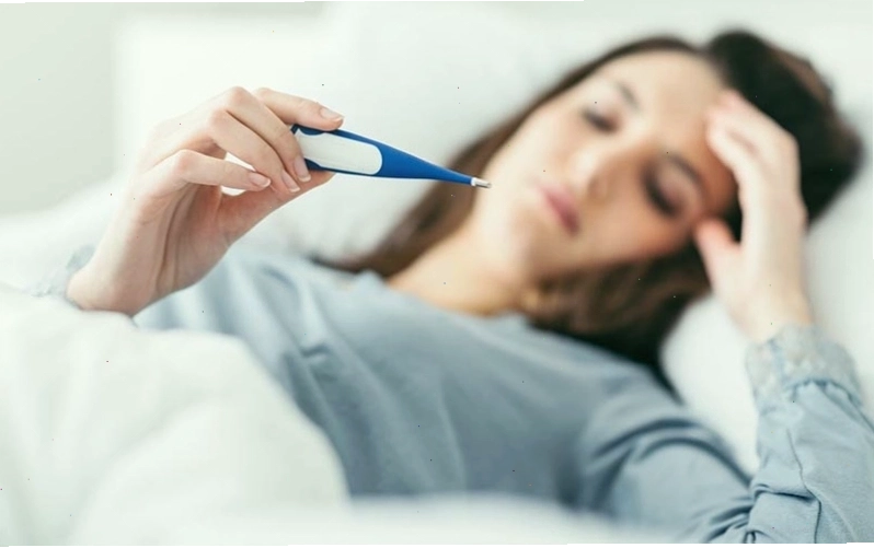 Hình ảnh người bệnh có biểu hiện sốt và đau bụng