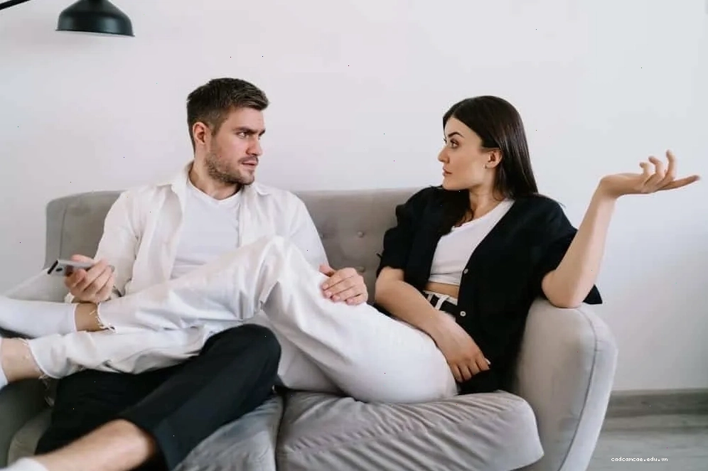 Hình ảnh người đứng vững, thể hiện sự kiên định và không lay chuyển
