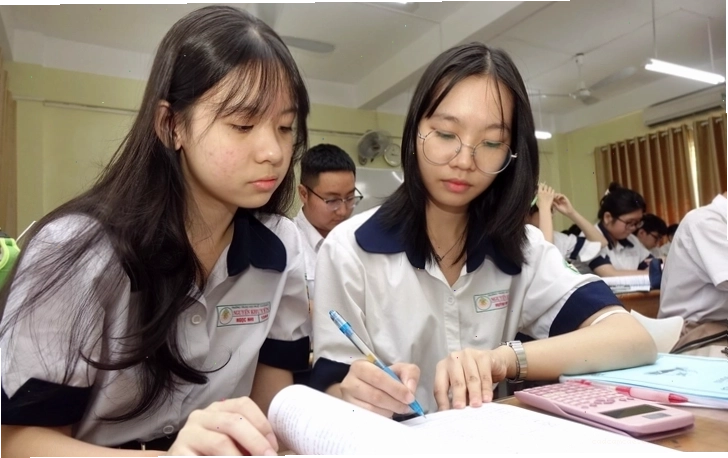 Lớp học thêm đông đúc