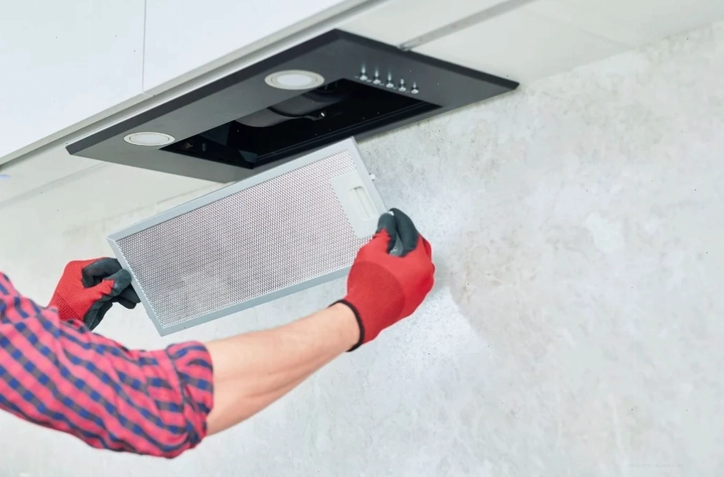 Máy hút mùi bếp dễ dàng vệ sinh, giúp tiết kiệm thời gian và công sức