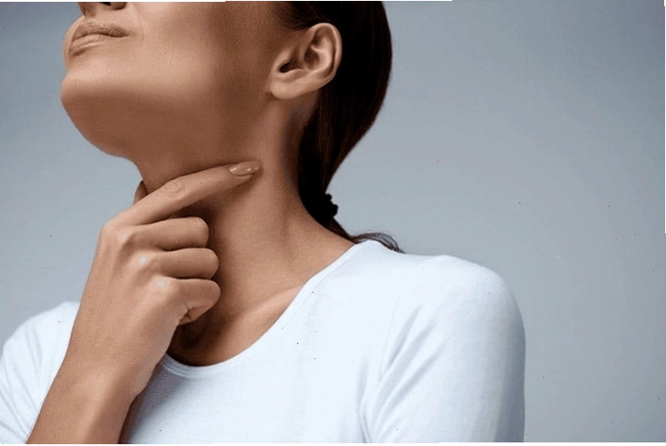 Minh họa công dụng của cây lược vàng trong việc hỗ trợ chữa ho và viêm họng