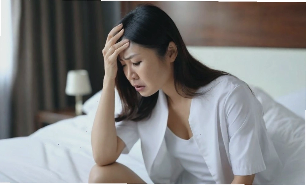 Ngoài việc xác định trễ kinh bao lâu thì thử que, chị em có thể nhận biết mang qua dấu hiệu mệt mỏi và ốm nghén.