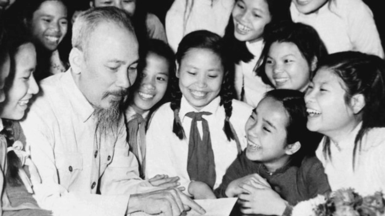 Những câu chuyện ý nghĩa về Bác Hồ và thiếu nhi