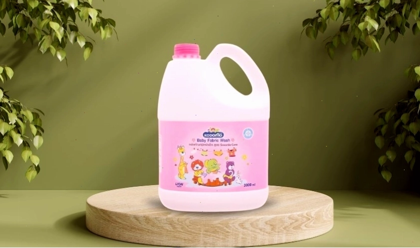 Nước giặt xả quần áo cho bé Kodomo Sweetie Care hương thảo can 3 lít