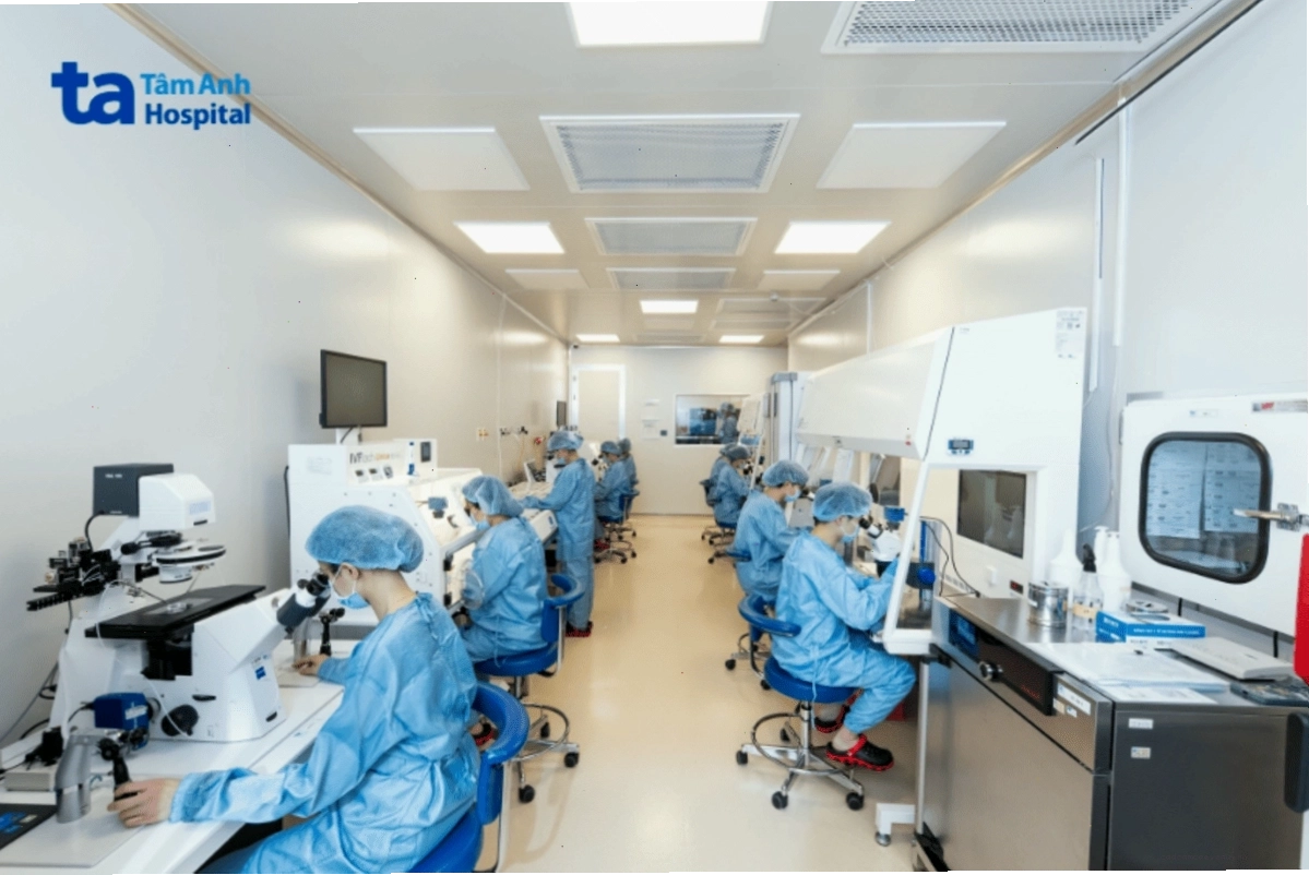 Phòng lab hiện đại trong IVF