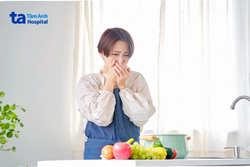 Phụ nữ bị ốm nghén, buồn nôn và nôn khi mang thai