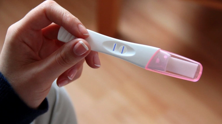 Que thử rụng trứng Safefit test: Hướng dẫn sử dụng và đọc kết quả chính xác