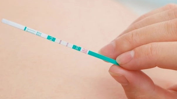 Que thử thai 2 vạch mờ: Ý nghĩa, nguyên nhân và cách xử lý chính xác