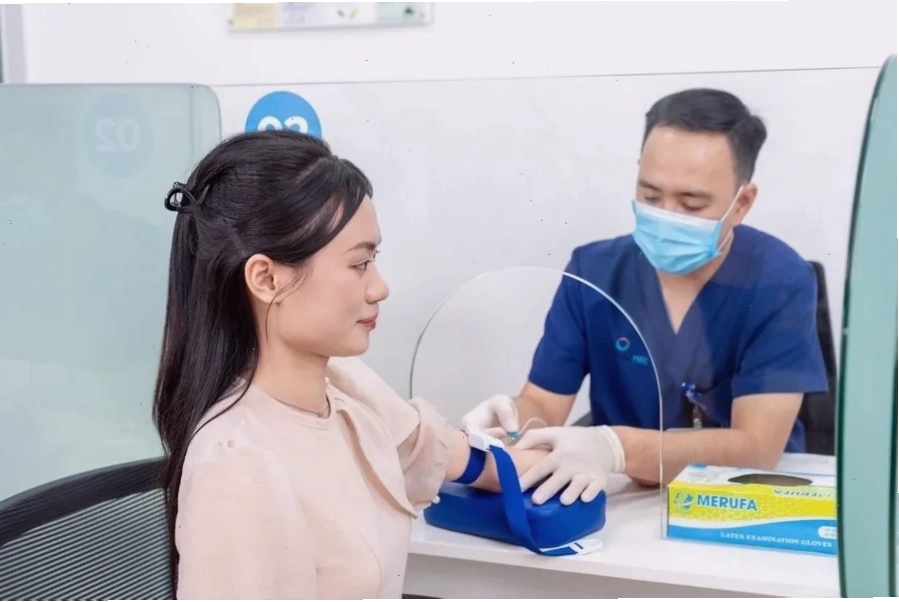 Sau chuyển phôi khoảng 10 - 12 ngày bạn có thể thực hiện xét nghiệm máu Beta hCG kiểm tra có thai hay không