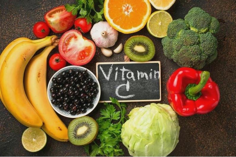 Trái cây tươi là nguồn cung cấp Vitamin C dồi dào và tự nhiên