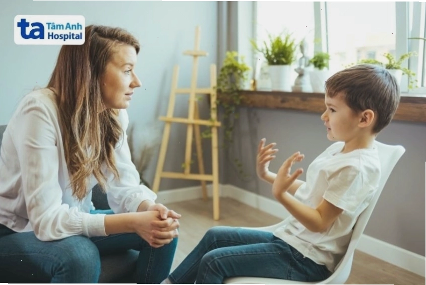 Trẻ chậm nói gặp khó khăn trong việc diễn đạt mong muốn bằng lời nói