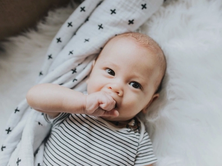 Trẻ sơ sinh bị ho: Nguyên nhân, dấu hiệu và cách xử lý tại nhà