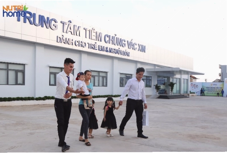 Trung tâm tiêm chủng VNVC với không gian sạch sẽ, hiện đại và đội ngũ y bác sĩ chuyên nghiệp